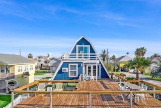 The Crab Shack Waterfront Canal with Cowboy Soaking Pool and Boat Dock - 0