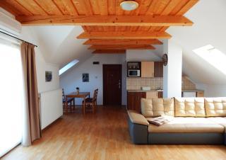 Falevél Apartmanház - 7