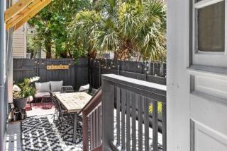 Historic chic and modern home blocks from the famous Strand - 4