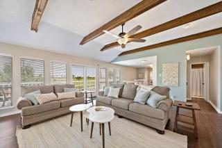 Beautiful beach house in Pirates Cove with large game room - 8