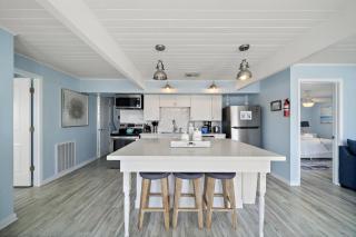 Beach Bungalow with Large Yard and Spectacular Ocean Views - 3
