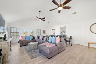Spacious Home Near the Seawall with a Private Pool - 9