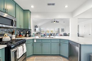 Spacious Home Near the Seawall with a Private Pool - 1
