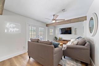 Beautiful home with pool near Kemah Boardwalk - 7