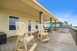 Classic Beach Home Near Beach and Pier with Huge Deck - 2