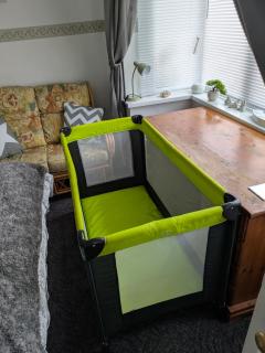 Close to City Center Bungalow walking distance to The Highcross, Abbey Park & Leicester City Long & Short Stays entire apartment with off road parking LE4 - 1