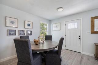 Cozy and charming getaway with deck, close to beach - 1