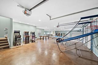 Huge lakefront retreat with private pier, pool, game room and outdoor fire pit - 5