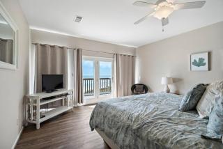 Beachfront estate with huge deck and gorgeous ocean views - 3