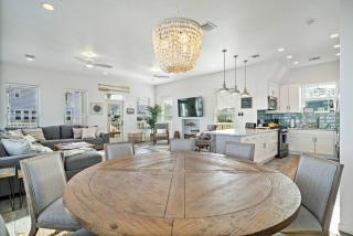 Picturesque beach house with plenty of room and amazing decks, close to beach - 1