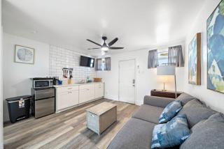 Studio condo near downtown and cruise terminal, across from the Seawall - 7