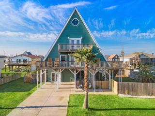 A-Frame beach house with private pool and minutes from the beach - 4