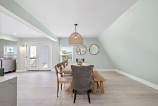 A-Frame beach house with private pool and minutes from the beach - 2