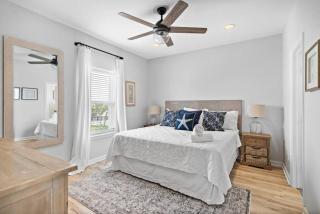 Spacious waterfront canal home with boat slip and large deck - 7