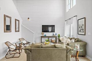 Spacious waterfront canal home with boat slip and large deck - 2