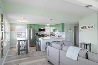 Cute Cottage With Game Room, Close to the Beach - 0