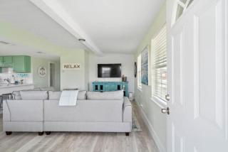 Cute Cottage With Game Room, Close to the Beach - 5