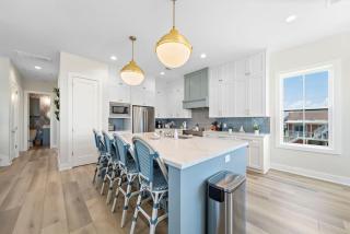 Stunning and grand beach house with ample space close to the beach - 5