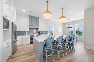 Stunning and grand beach house with ample space close to the beach - 4