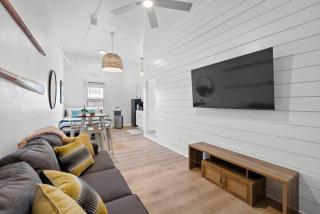 Modern Downtown Galveston Loft, Walk to The Strand - 7