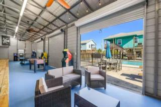 Gorgeous Home with Huge Private Pool and Game Room - 8