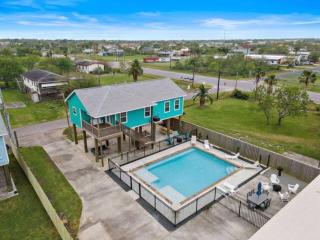 Gorgeous Home with Huge Private Pool and Game Room - San Leon - 9