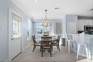 Family home in west Galveston with arcade, close to the beach - 2