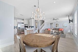 Family home in west Galveston with arcade, close to the beach - 1