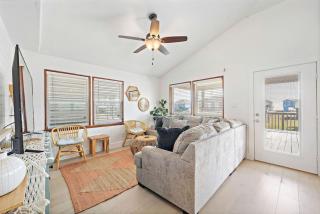 Cozy beach house with ocean views, fire pit and game room - 6