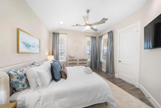 4 Bedroom Coastal Gem Near the Beach - 7