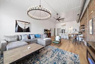 Spacious Loft, Close to The Strand, Port, and Beach - 9