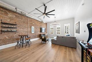 Spacious Loft, Close to The Strand, Port, and Beach - 7