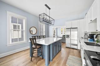 Classic home in the heart of Galveston with large deck - 2