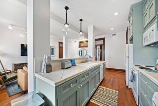Historic, chic loft 3 blocks from The Strand in downtown Galveston - 8