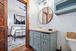 Historic, chic loft 3 blocks from The Strand in downtown Galveston - 5