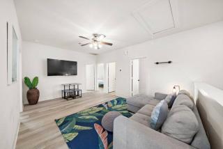 Family home with game room near downtown - 8