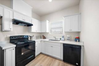 Family home with game room near downtown - 7