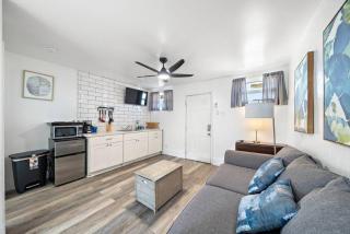 Studio condo near downtown and cruise terminal, across from the Seawall - 7