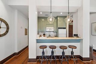 Historic loft in downtown Galveston close to everything - 5