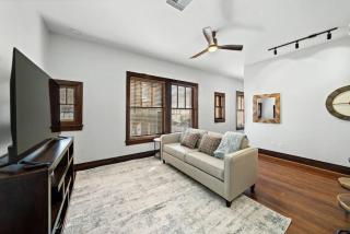 Historic loft in downtown Galveston close to everything - 4