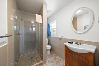 Cozy studio across the street from the seawall and close to Cruise Terminal - 6