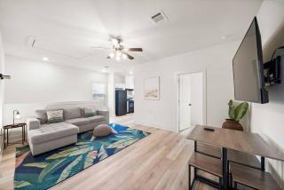 2 Houses Prime Location Near The Strand and Beach - 4