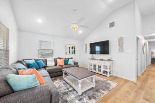 Spacious Home With Large Deck and Steps to the Beach - 7