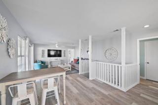 Beach Home with Cowboy Pool, Big Deck and Ocean View - 5