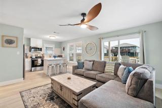Canalfront Home With Huge Deck and Near the Beach - 5