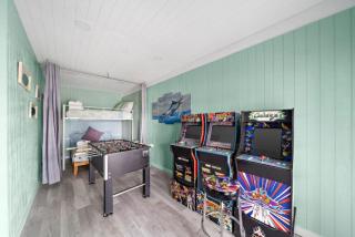 Waterfront canal with stunning pool and direct fishing access - 0