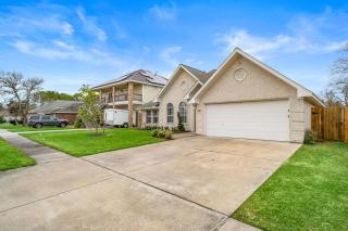 Pool Paradise in Kemah next to Cien Park and minutes from fun at the Kemah Boardwalk - 0