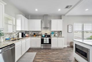 Bayfront Retreat w/ Private Boardwalk, Hot Tub, Fishing, & Sunset Views - 3