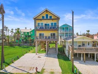 Beach House Located Steps from the Beach - 7