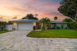 Private Heated Pool BBQ Firepit Near Water - 8